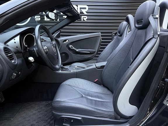 Mercedes-Benz SLK350 24 of 30