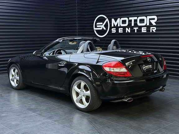 Mercedes-Benz SLK350 2 of 30