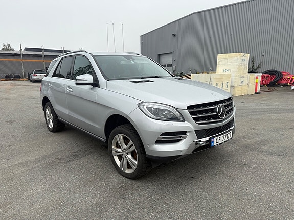 Mercedes-Benz ML250 3 of 10