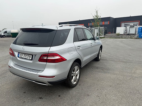 Mercedes-Benz ML250 5 of 10
