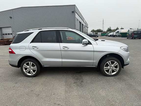 Mercedes-Benz ML250 4 of 10