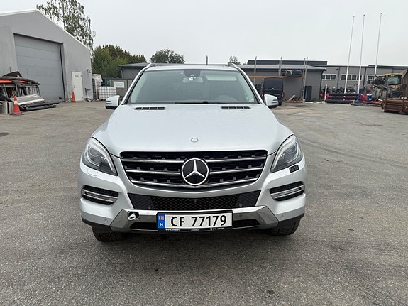 Mercedes-Benz ML250 2 of 10