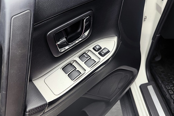 Mitsubishi Pajero 15 of 30