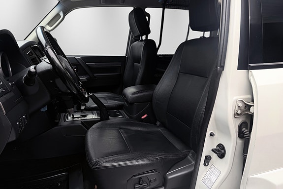Mitsubishi Pajero 13 of 30