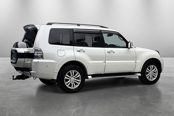 Mitsubishi Pajero 6 of 30
