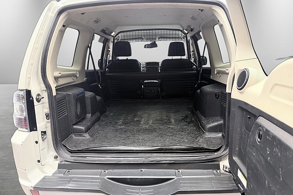 Mitsubishi Pajero 11 of 30