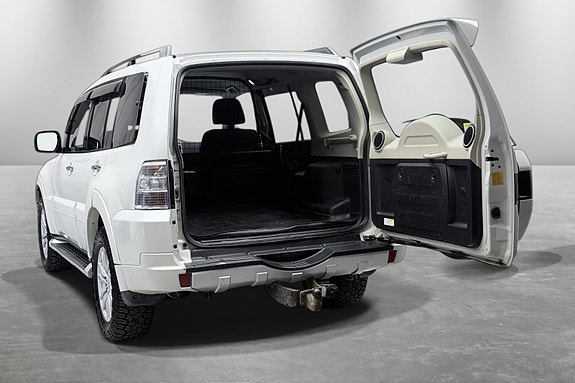 Mitsubishi Pajero 10 of 30