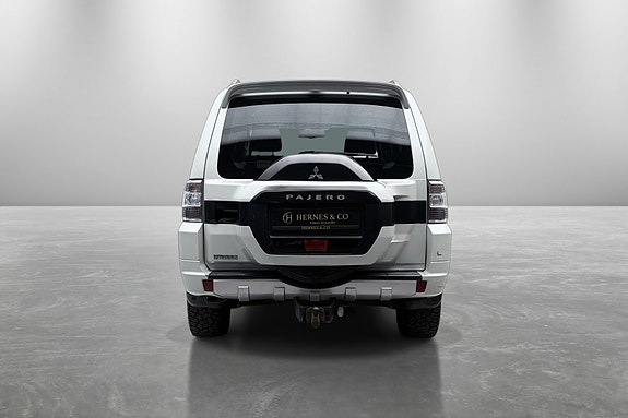 Mitsubishi Pajero 8 of 30