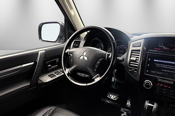 Mitsubishi Pajero 17 of 30