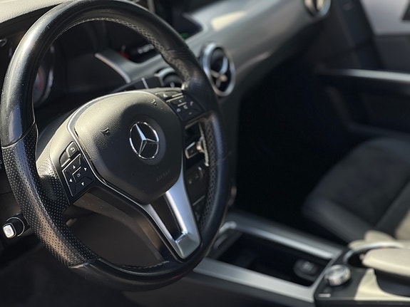 Mercedes-Benz GLK220 16 of 30