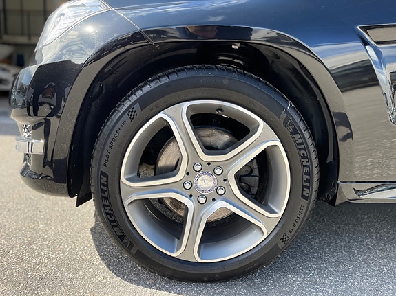 Mercedes-Benz GLK220 11 of 30
