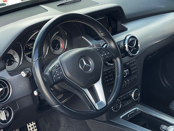 Mercedes-Benz GLK220 18 of 30