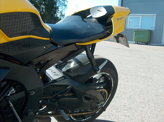 Yamaha YZF-R1 13 of 16