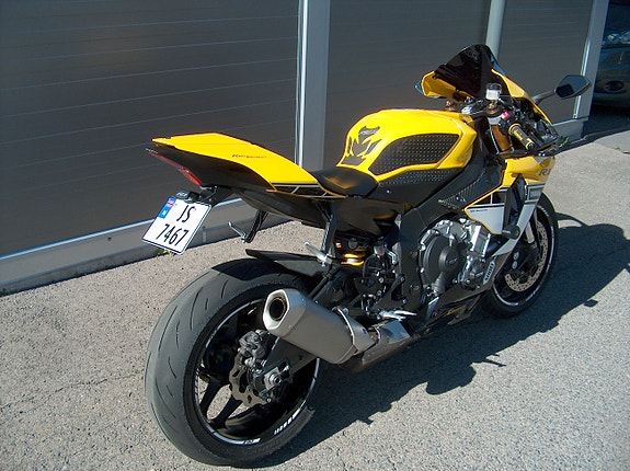 Yamaha YZF-R1 7 of 16