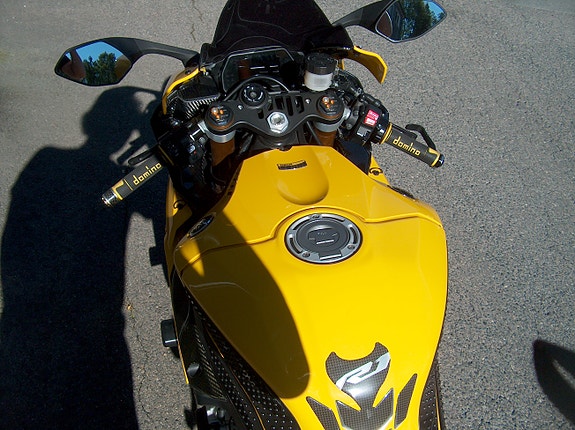 Yamaha YZF-R1 8 of 16