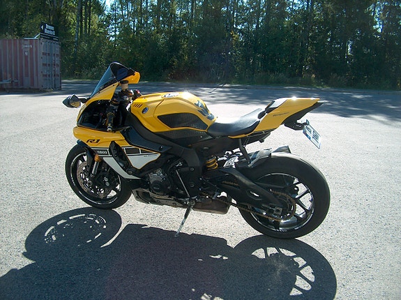 Yamaha YZF-R1 9 of 16