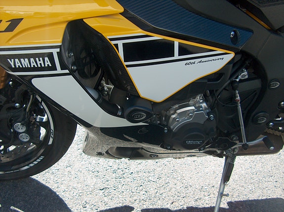 Yamaha YZF-R1 12 of 16