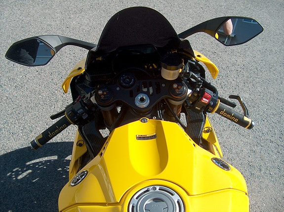 Yamaha YZF-R1 11 of 16