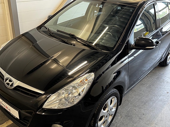 Hyundai i20 2 of 30