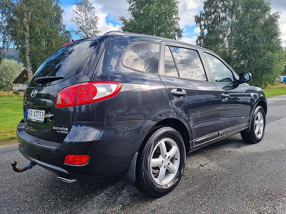 Hyundai Santa Fe 2 of 6