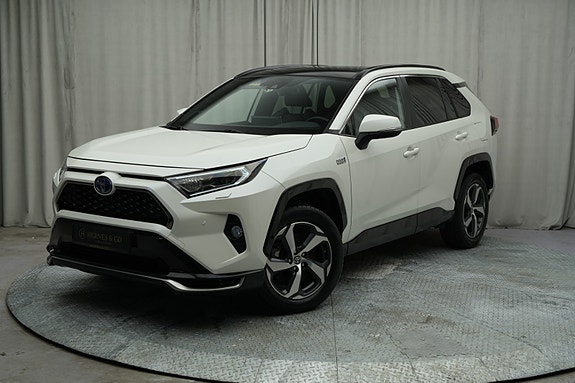 Toyota RAV4 2 of 30