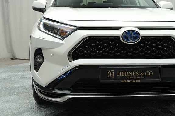 Toyota RAV4 4 of 30