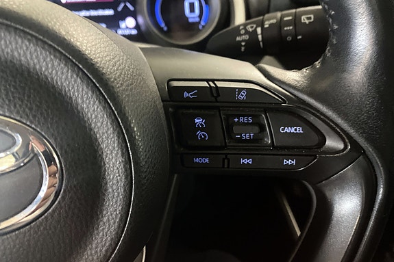 Enkel betjening av cruise control og lydsystem via rattknapper.