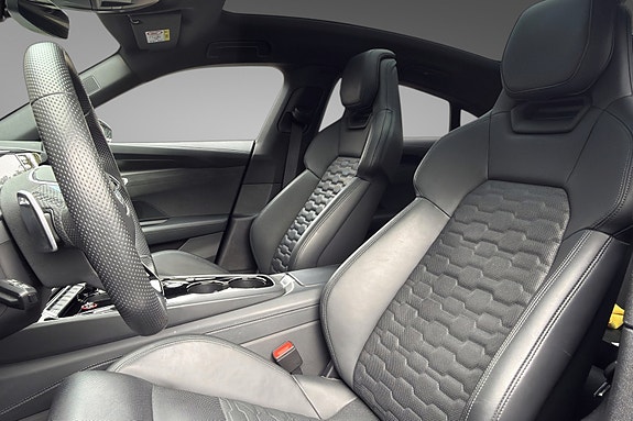 Audi e-tron GT 10 of 23