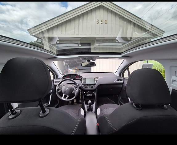 Peugeot 208 7 of 13