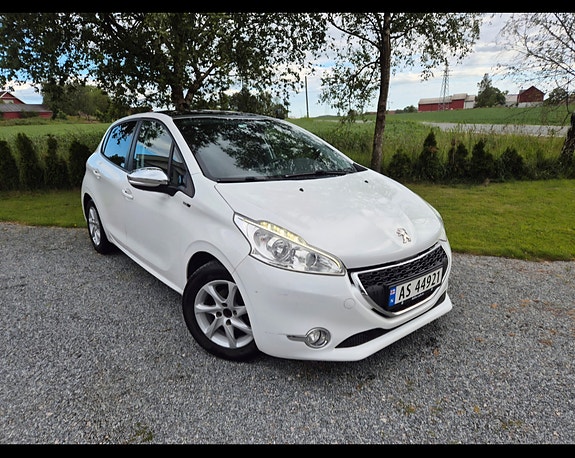 Peugeot 208 2 of 13