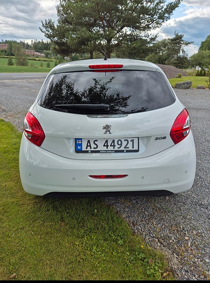 Peugeot 208 4 of 13