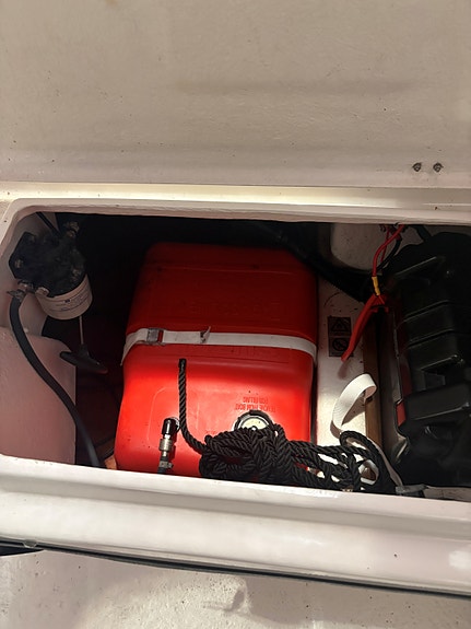 Sandström Classic 560 MC m/Suzuki 60 hk, kun 189 timer og Tiki henger 15 of 23