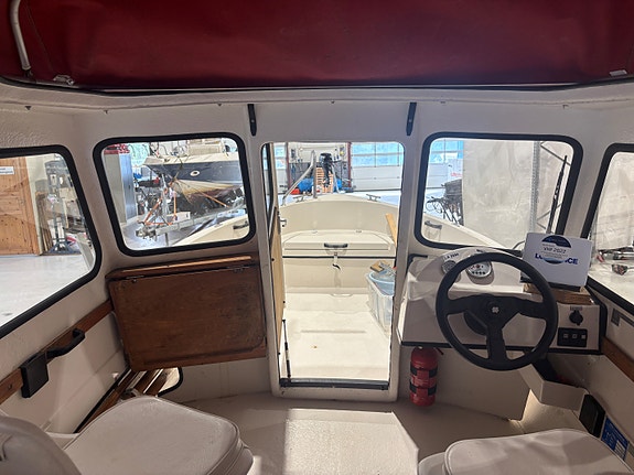 Sandström Classic 560 MC m/Suzuki 60 hk, kun 189 timer og Tiki henger 11 of 23