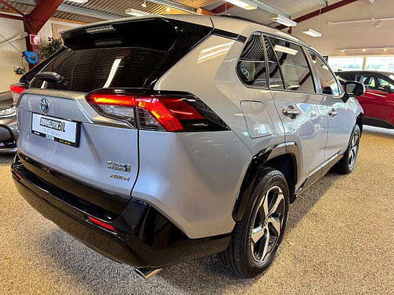 Toyota RAV4 6 of 30