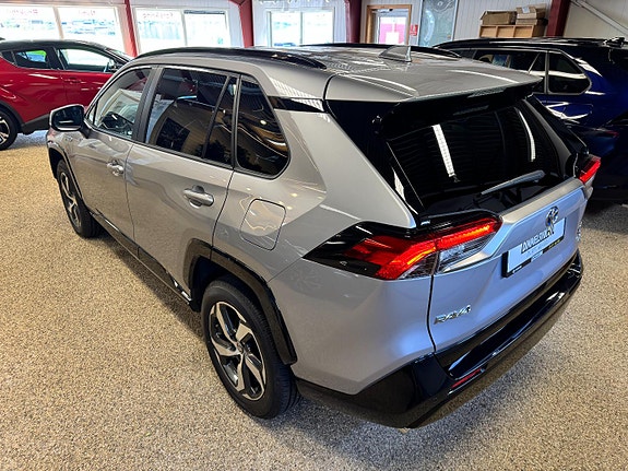 Toyota RAV4 4 of 30