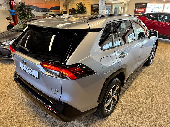 Toyota RAV4 7 of 30