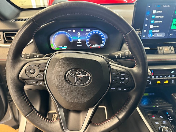 Toyota RAV4 13 of 30