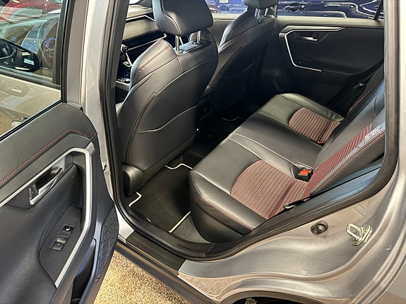 Toyota RAV4 23 of 30