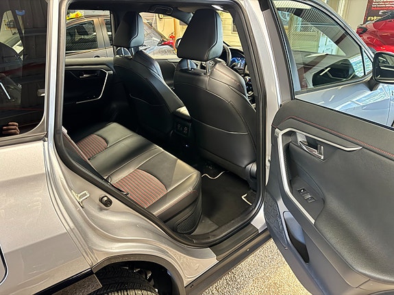 Toyota RAV4 26 of 30