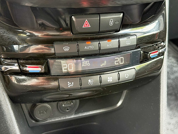 Peugeot 208 24 of 30