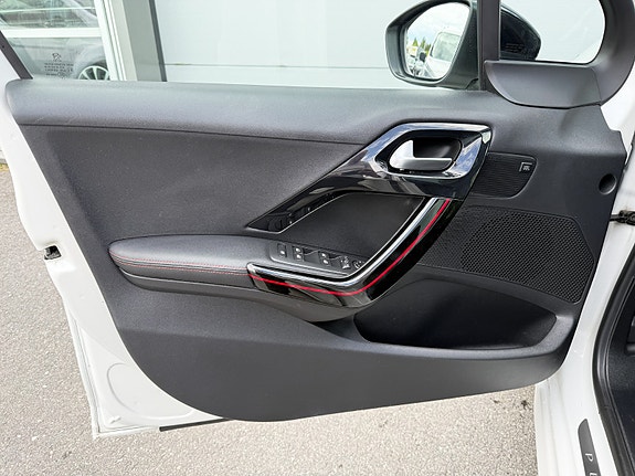 Peugeot 208 14 of 30