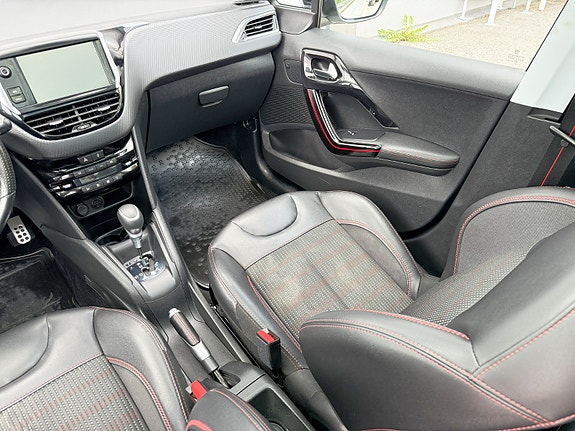 Peugeot 208 28 of 30