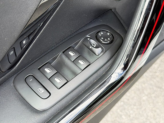 Peugeot 208 15 of 30