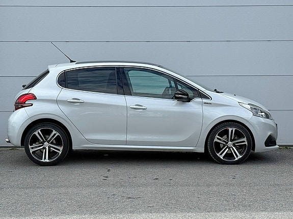 Peugeot 208 12 of 30