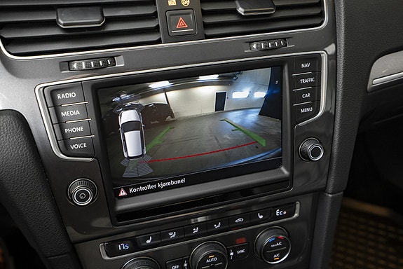 Volkswagen e-Golf VII 23 of 26