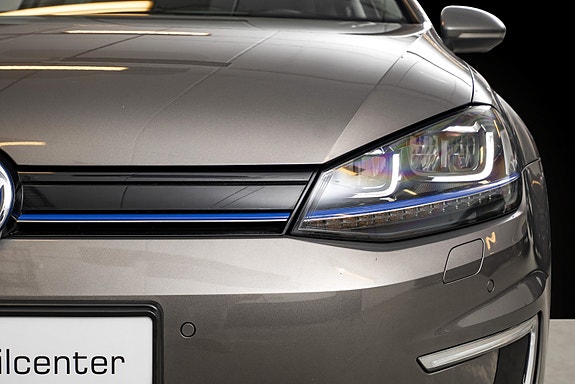 Volkswagen e-Golf VII 3 of 26
