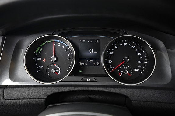Volkswagen e-Golf VII 14 of 26