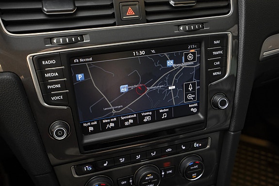 Volkswagen e-Golf VII 22 of 26