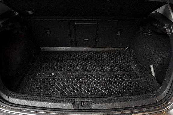 Volkswagen e-Golf VII 9 of 26