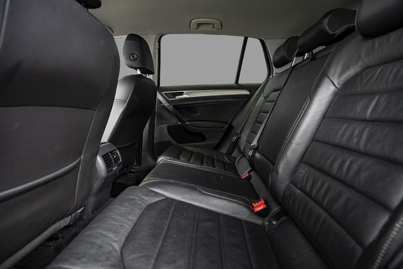 Volkswagen e-Golf VII 25 of 26